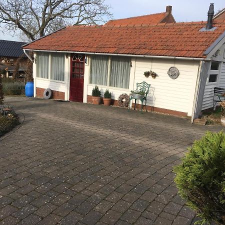Chalet Or Apartment Nearby Roermond Outlet Stevensweert Exteriör bild