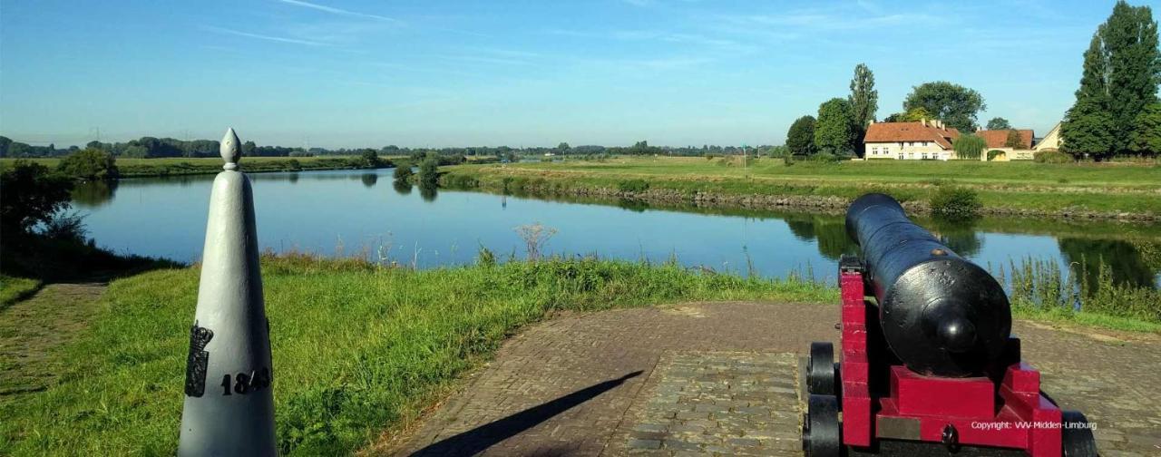 Chalet Or Apartment Nearby Roermond Outlet Stevensweert Exteriör bild