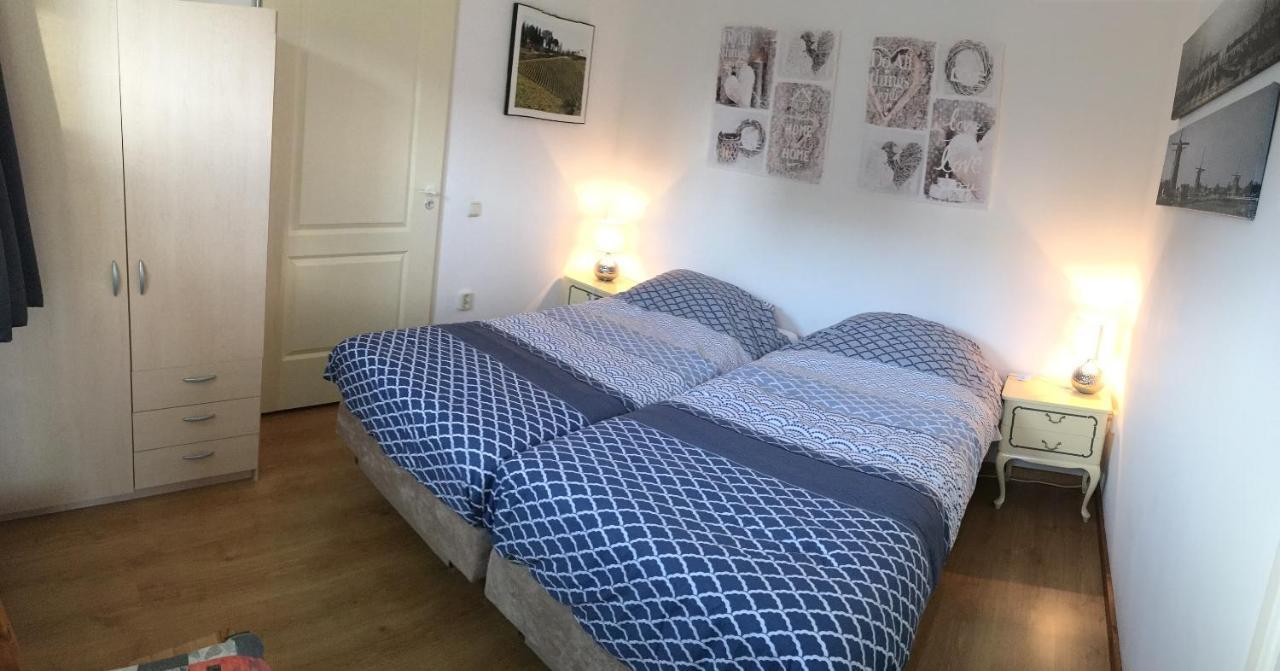 Chalet Or Apartment Nearby Roermond Outlet Stevensweert Exteriör bild