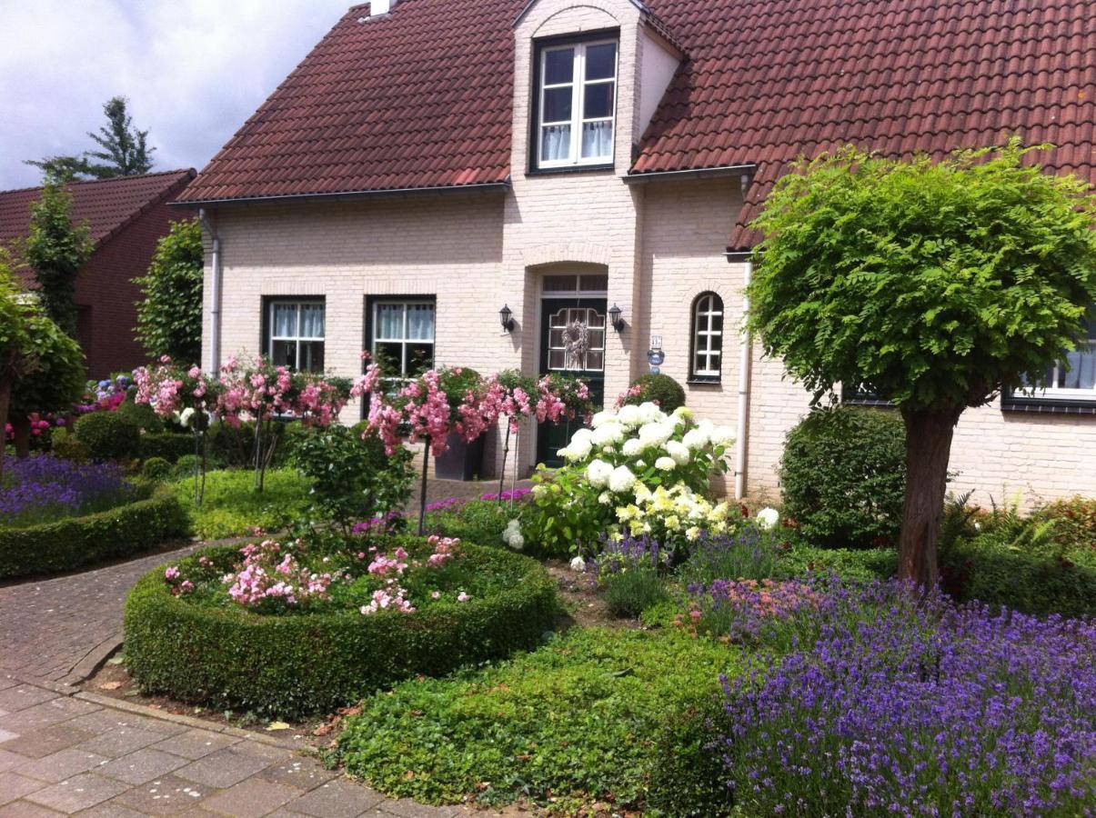 Chalet Or Apartment Nearby Roermond Outlet Stevensweert Exteriör bild