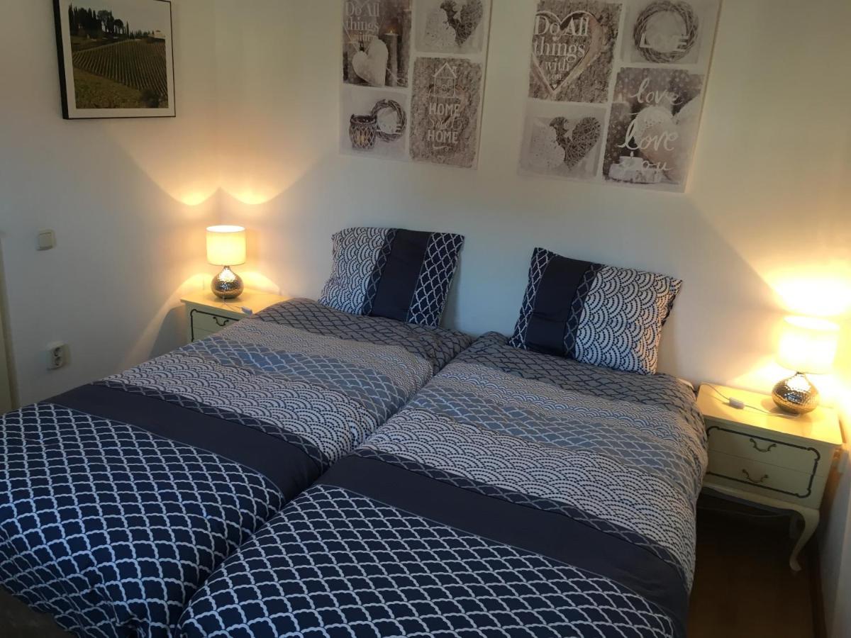 Chalet Or Apartment Nearby Roermond Outlet Stevensweert Exteriör bild